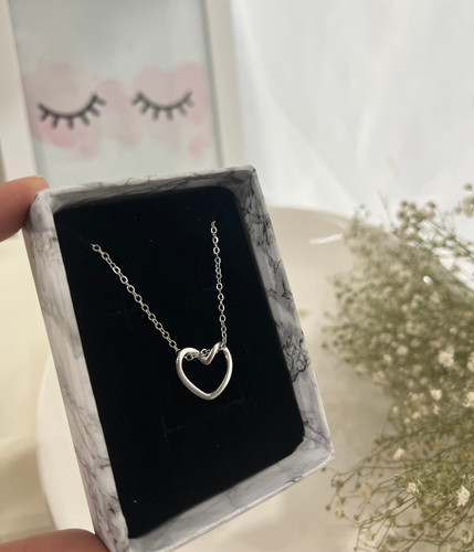 گردنبند قلب مینیمال سفید♥️